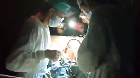 Хирурги Киргизии провели операцию на сердце при свете ...