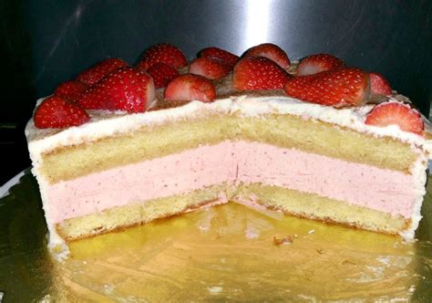 Leckere Erdbeertorte mit Erdbeerbuttercreme