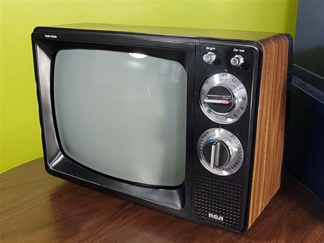 Vintage Portable Crt Television Rca Made In 1983 Etsy Uk