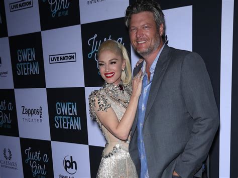 Blake Sheltons Romantic Gesture For Wife Gwen Stefani Is Seen In New Wedding Photos