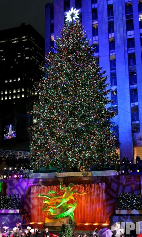 Photo Rockefeller Center Christmas Tree Lighting Ceremony Takes Place