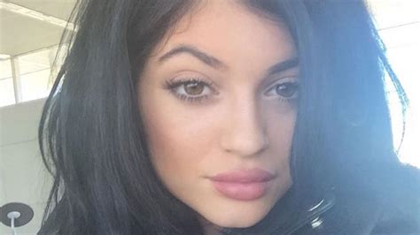 Kylie Jenner Fights Back At Criticism Surrounding Her Big Lips Entertainment Tonight
