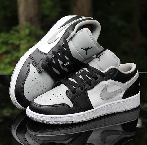Air Jordan 1 Low Grey Toe Gs Size 6y Black White 553560 03 Flickr