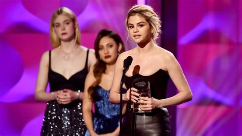 Selena Gomez Gives Tearful Speech Thanking Friend Who Saved Her Life Cnn