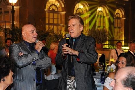 Cugino del noto attore raimondo vianello, edoardo negli anni settanta assieme alla moglie wilma goich forma il duo musicale i vianella. Edoardo vianello dario salvartori - cafonalino vianello 23 ...