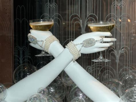Tiffany S Great Gatsby Jewelry Collection Unveiled At 1920s Themed New York Store Window