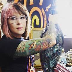 Crazy Lamp Lady Gossip