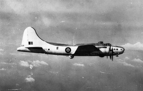 41 2513 B 17 Bomber Flying Fortress The Queen Of The Skies
