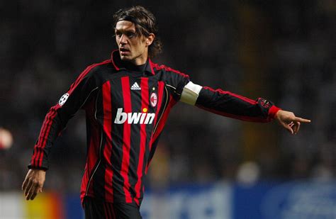 Maldini is considered to have been one of the greatest defenders of all time, and has been described as an icon and gentleman of the game. Paolo Maldini, o capitão que não compactuava com os ultras ...