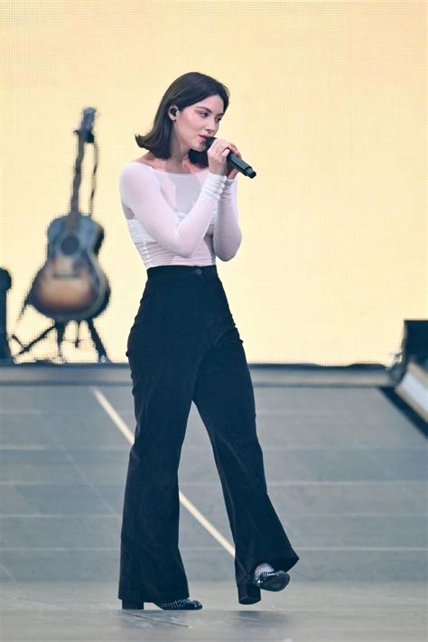 gracie abrams | Outfits, Retro style dress, Concert outfit