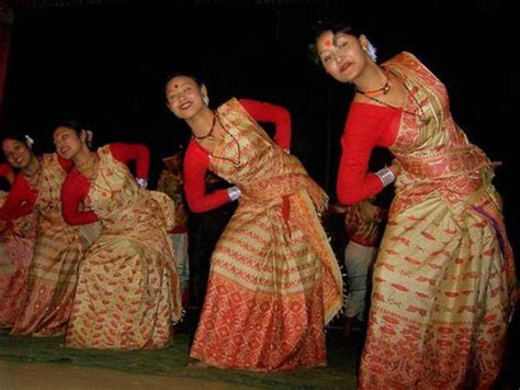 Bihu Dance Tutorial Learn Basic Footwork And Waist Movements Of Bihu