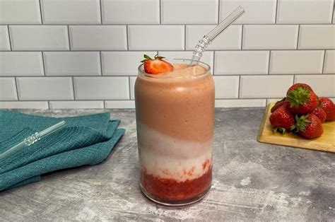 Smoothie de fresa con crema de coco Recetas Nestlé