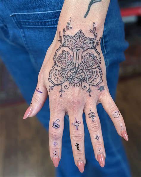 60 Hand Tattoo Ideas For The Creative And Artistic 100 Tattoos