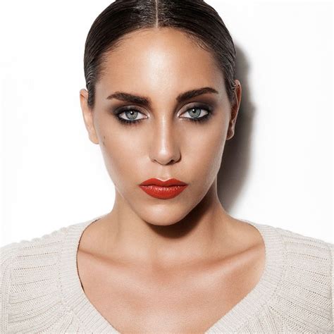 Öykü karayel ikiz kardeşi ezgi ile birlikte 1990 yılında i̇stanbul'da dünyaya gelmiştir. 249 best images about Turkish Celebrities on Pinterest ...