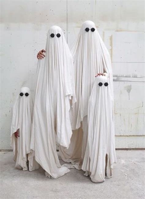 Use Old Bed Sheets To Turn The Whole Fam Into Scary Ghosts