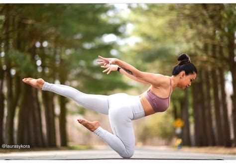 A Short Yoga Guide For Advanced Yoga Poses Partner Yoga Poses