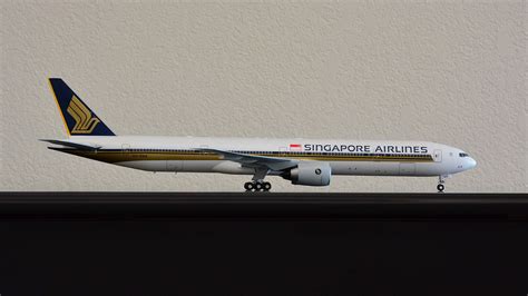Boeing 777 300er Plastic Model Airplane Kit 1144 Scale 04945