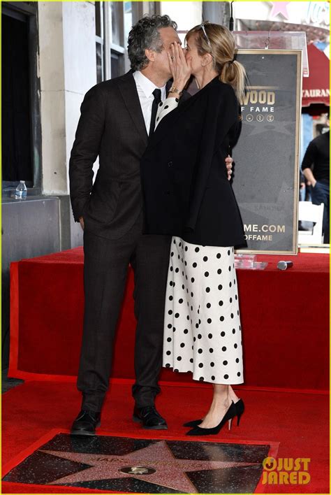 Mark Ruffalo And Jennifer Garner Recreate Iconic 13 Going On 30 Scene At Actors Walk Of Fame