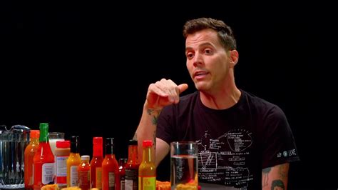 Hot Ones Staffel Folge Steve O Tells Insane Stories While Eating Spicy Wings