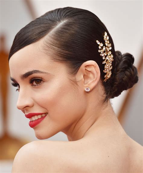 Hair Accessories Won The Oscars Red Carpet Sofia Carson From