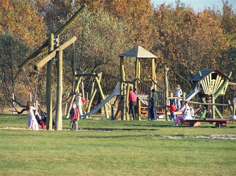 Magyarországon budapesten van a legrégibb állatkert. Bagolyvár Vadaspark , Szolnok