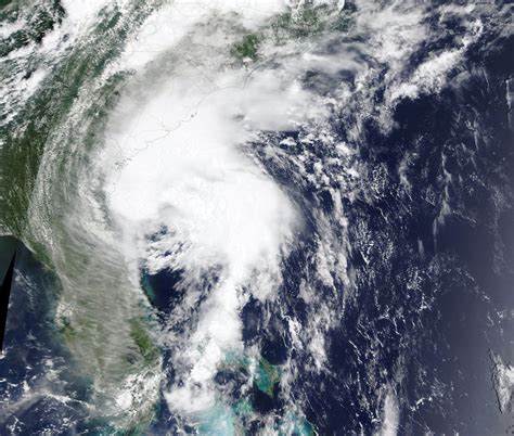 About noaa weather each year, the united states averages some 10,000 thunderstorms, 5,000 floods, 1,300 tornadoes and 2 atlantic hurricanes, as well as widespread droughts and wildfires. NOAA Upgrades Hurricane Outlook to Record 25 Named Storms