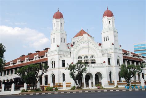 Pada tahun 1887, batu bersurat dijumpai di padang tara, di. Lawang Sewu Bangunan Sejarah Penuh Misteri
