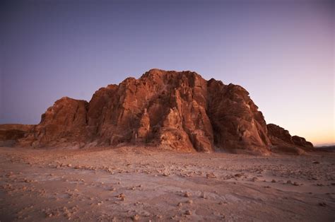 Premium Photo Valley In The Sinai Desert With Mountains