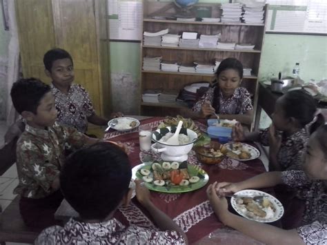 Dari abu hurairah, dia berkata, rasulullah shallallâhu 'alaihi wa sallam bersabda, barangsiapa yang berbuka (tidak berpuasa) sehari di bulan ramadlan tanpa mendapatkan rukhshoh (keringanan). Inilah 8 Manfaat Berpuasa yang Belum Banyak Orang Tahu ...