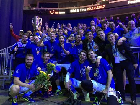 Bayern munich super bundesliga uefa piala juara cup sevilla win trophy fc beat 4th martinez header menang. 2017 Men's Bundesliga Super Cup: Classic Rematch with ...