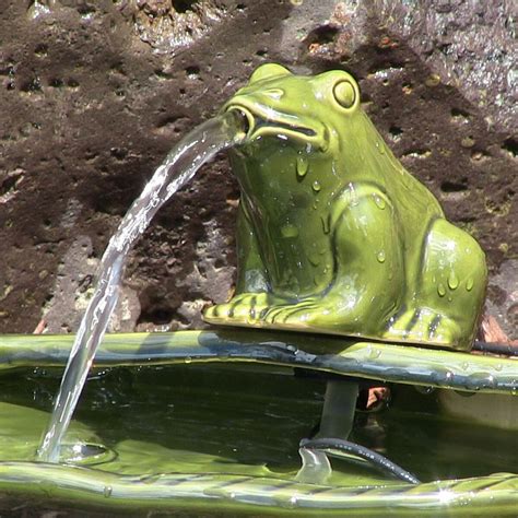 Sunnydaze Ceramic Solar Frog Outdoor Water Fountain