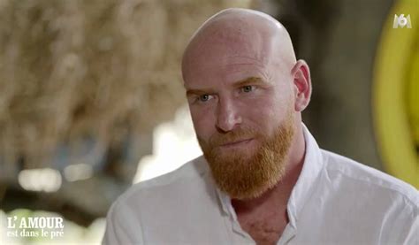 Nathalie est âgée de 27 ans, c'est la benjamine de la saison 12. L'amour est dans le pré : Retour sur la vie amoureuse de ...