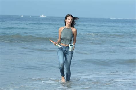 Sexy Beautiful Babes Emily Ratajkowski Paints The Beach Wearing American Eagle Denim Malibu