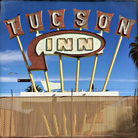 Tucson Inn Located Near The Miracle Mile Of Signage In Tuc Flickr
