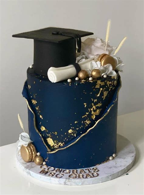40 Elegant Graduation Cake Ideas Perfect For A Crowd In 2021 Graduation Party Cake