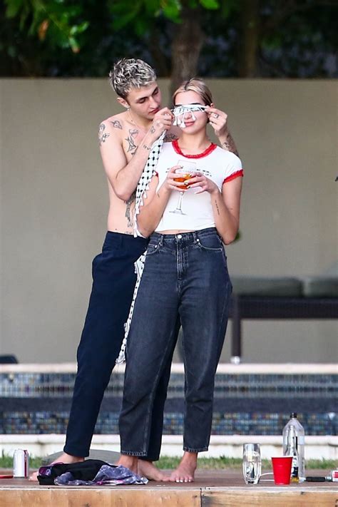 She's always at his when she's in la and he. Dua Lipa and Anwar Hadid Enjoying the End of the Year in ...