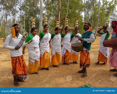 Santhali Traditional Tribal Dance At Poushmela In Shantiniketanbolpur
