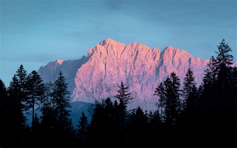 Download Wallpaper 3840x2400 Mountain Trees Fog Dusk Landscape 4k