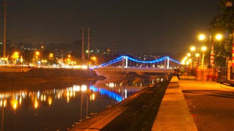 Banjir adalah salah satu bencana alam ketika curah hujan tinggi di musim penghujan atau disebabkan kurangnya daerah resapan air. 5 Tempat Nongkrong di Semarang Paling Ramai - BERITA VIRAL