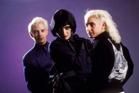 Siouxsie And The Banshees Saca Su Propio Cubrebocas Para Celebrar A Os Del Kaleidscope