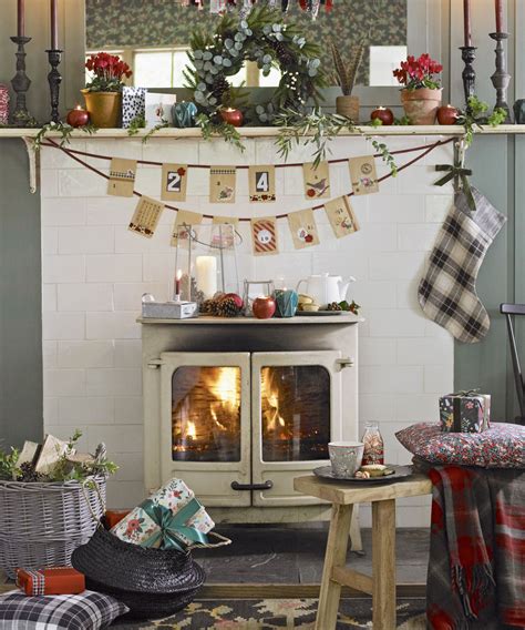See more ideas about fireplace country fireplace primitive fireplace. 26 Christmas living room decorating ideas to get you in ...