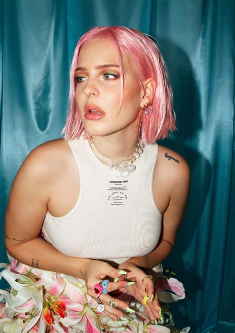 Anne-Marie Announces 2022 'Dysfunctional Tour' - CelebMix