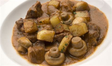 Receta De Guiso De Ternera Con Patatas Y Champiñones Karlos Arguiñano