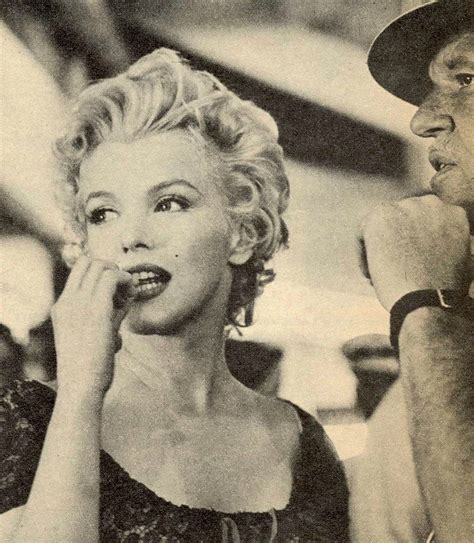 Marilyn Monroe And Joshua Logan On The Set Of Bus Stop 1956 Marilyn