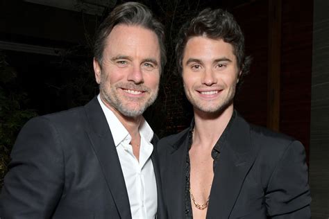 Outer Banks Charles Esten Feels Like A Big Brother To Young Costars