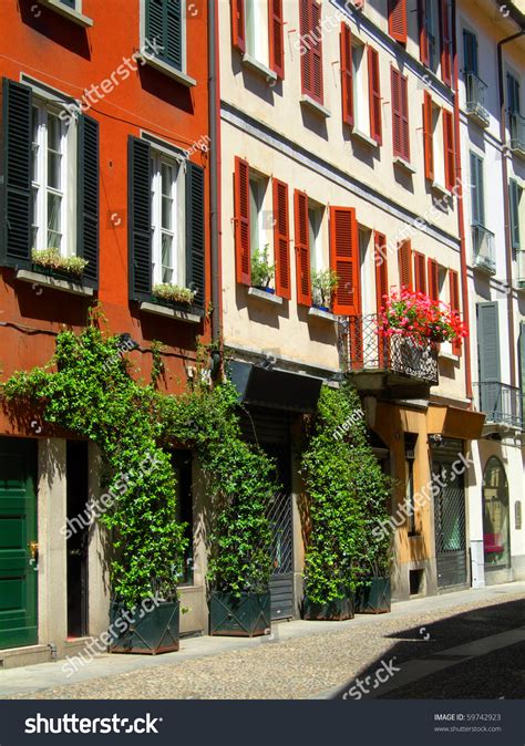 Homeowners, architects, realtors, and other dwell features the best modern homes, cabins, beach houses, and other vacation rentals, and shares. Beautiful Residential Homes In Brera Neighborhood Of Milan ...