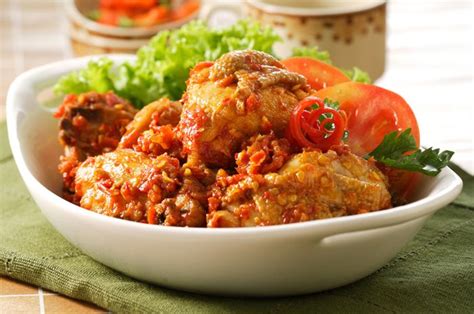 Apabila sobat finansialku ingin memasak sendiri agar lebih hemat, tapi tidak tahu bagaimana cara membuatnya. 3 Resep Ayam Rica Rica Dengan Rempah Khas Indonesia - Blog ...