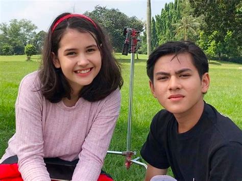 Jun 29, 2021 · mulai dari kisah cinta orang dewasa hingga remaja sctv mampu menggemaskan dengan apik. Sinetron Dari Jendela SMP Resmi Kena Sanksi KPI | Tagar