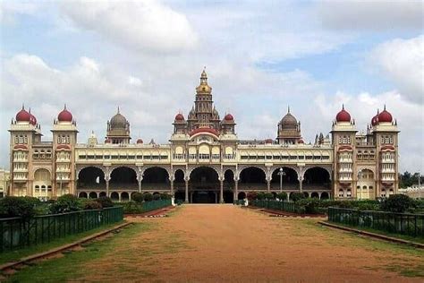 5 Beautiful Royal Palaces And Forts In Maharashtra Everyone Should Visit