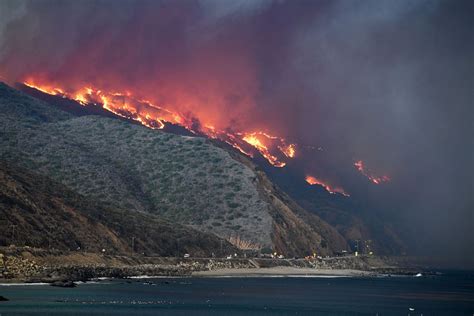 Photos The Woolsey Fire Leaves Devastation In Malibu California The